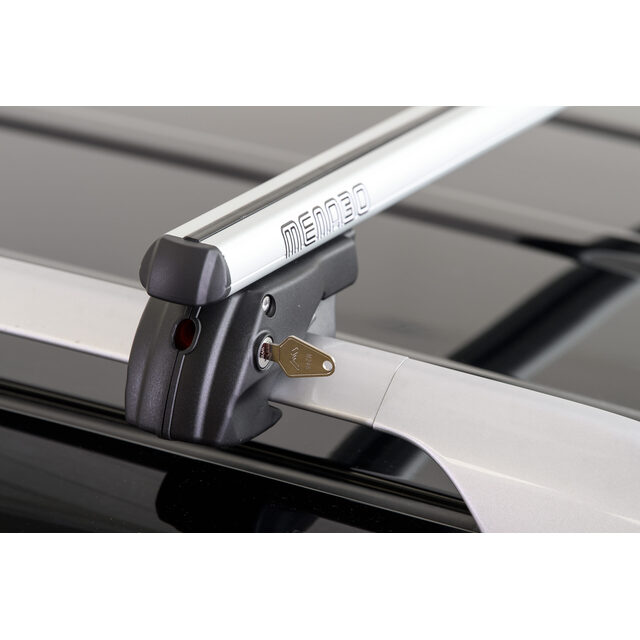 MENABO ΜΠΑΡΕΣ ΟΡΟΦΗΣ ΑΛΟΥΜΙΝΙΟΥ SHERMAN XL SILVER 135 cm ΣΕ ΑΣΗΜΙ ΧΡΩΜΑ ΓΙΑ Chevrolet Blazer 5 doors 1995>2005 ΜΕ RAISED RAILS (Παράλληλες Μπάρες με Κενό) - 2 ΤΕΜ. (9470/MB)