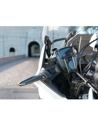 Αδιάβροχος Φορτιστής Κινητού Trek X 12/24V 48W της σειράς Optiline με 2 θύρες USB Type A και USB Type C, Καλώδιο 180 cm, Βύσμα SAE και Ακροδέκτες, Ασφάλεια, Αδιαβροχοποίηση IPX6, συμβατό με Βάσεις Στήριξης, Θήκες ή Αντάπτορες Κινητού Optiline