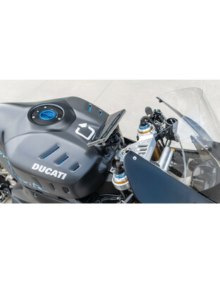 Βάση Στήριξης Κινητού Panigale της σειράς Titan Optiline για τις Βίδες στην Μίζα στο Τιμόνι Μηχανής Panigale 899, 959, V2, 1199, 1299, V4 με σύστημα Duolock, συμβατή με Θήκες ή Αντάπτορες Κινητού Optiline